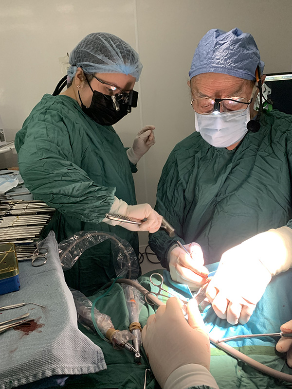 Dr. Hilt Tatum with student during instructional surgery